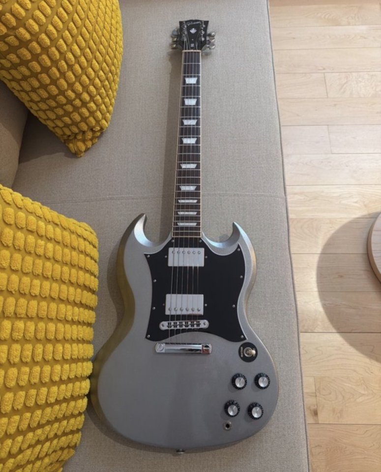 Gibson SG Standard Silver de segunda mano · Foto 1 de 4 · Valencia · 1100 €