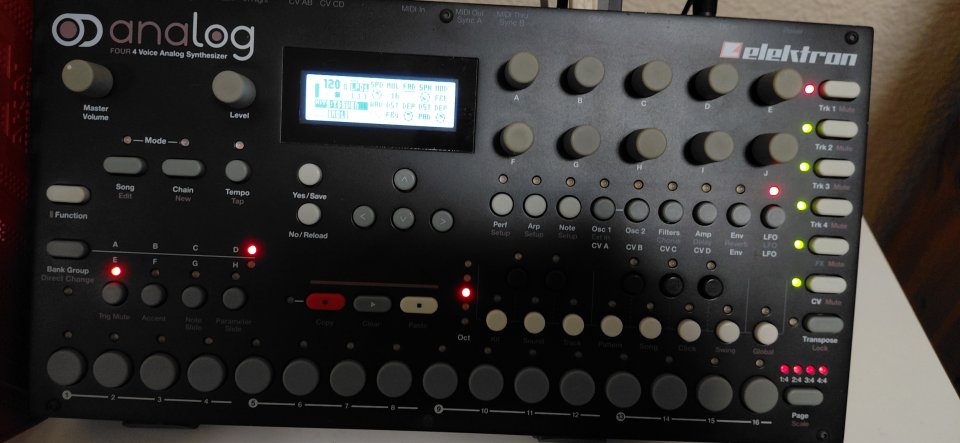 Elektron Analog Four MkI de segunda mano · Foto 2 de 3 · Madrid · 400 €