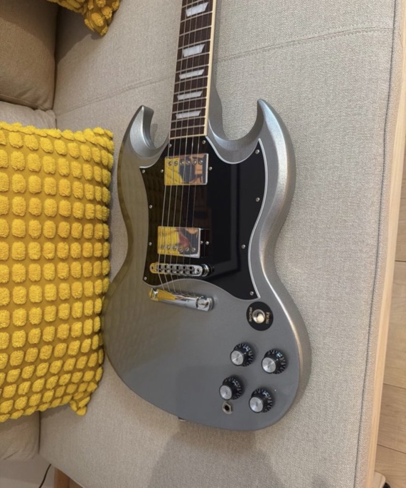 Gibson SG Standard Silver de segunda mano · Foto 2 de 4 · Valencia · 1100 €