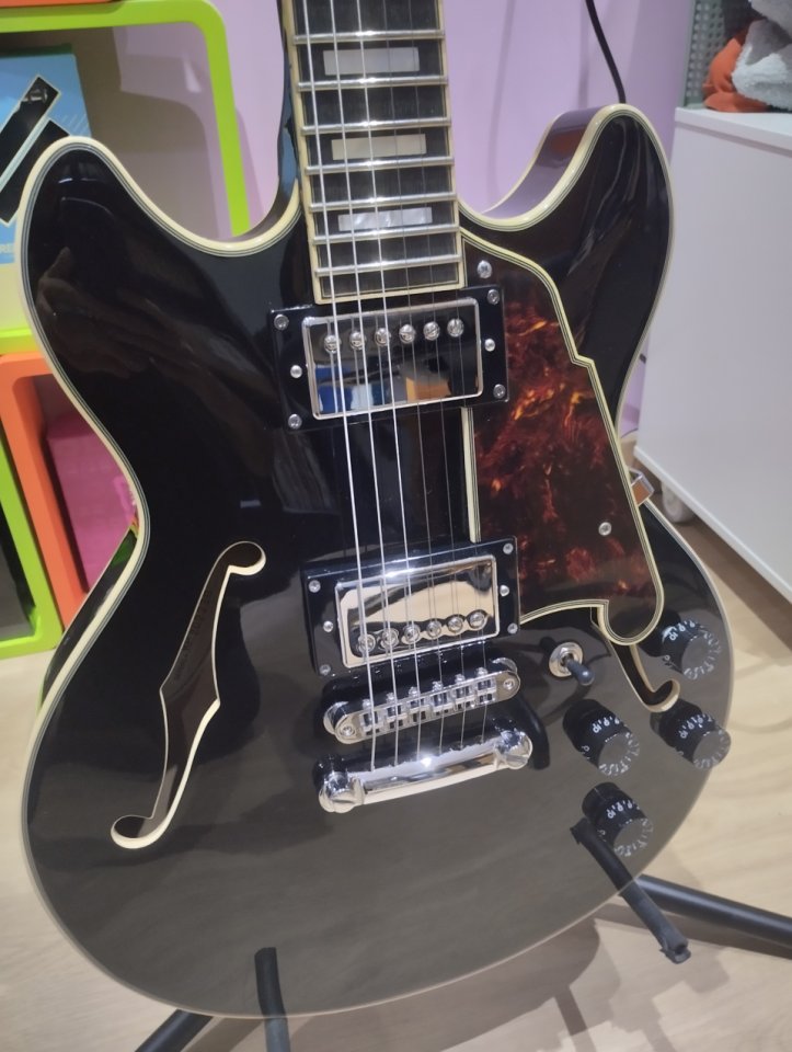 D' Angelico mini DC con pastillas B&B por Telecaster