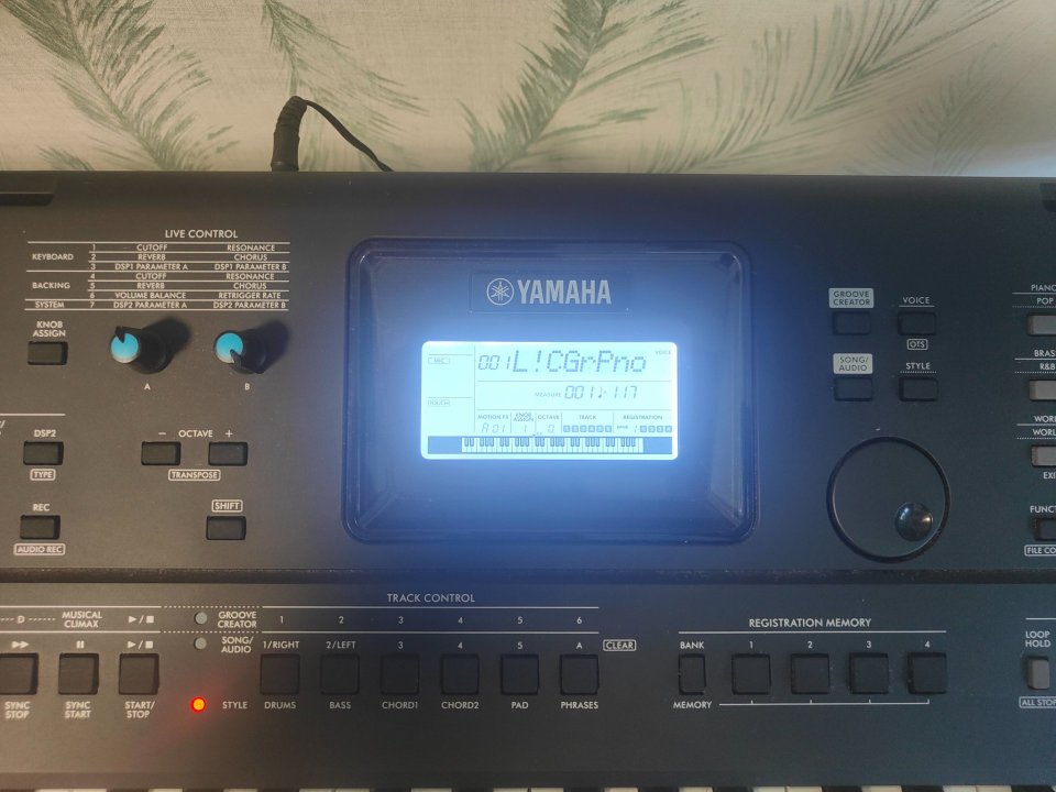 Teclado Yamaha PSR-E473 de 61 teclas de segunda mano · Foto 2 de 6 · A Coruña · 225 €