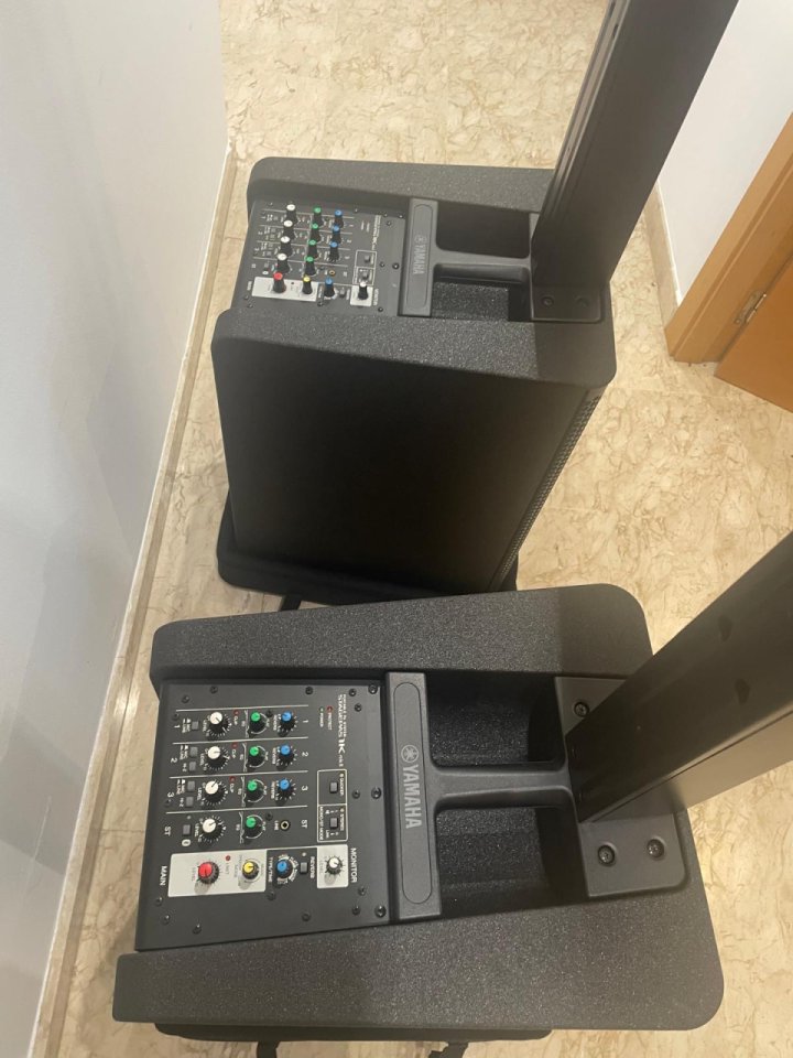 Vendo dos equipos de sonido Yamaha stagepas 1K casi nuevo con funda cables para conectar a mesa de sonido de segunda mano · Foto 1 de 8 · Valencia · 1500 €