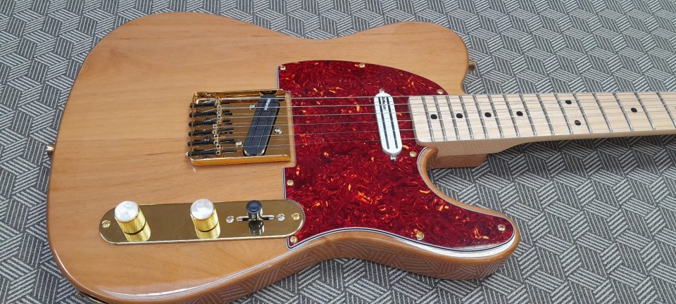 GUITARRA DE LUTHIER de segunda mano · Foto 1 de 6 · Madrid · 2200 €