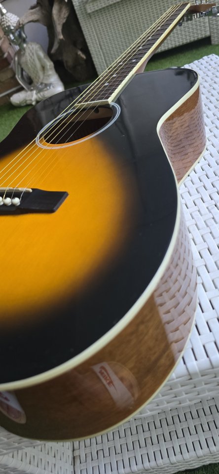 CORT ACÚSTICA de segunda mano · Foto 2 de 10 · Madrid · 99 €