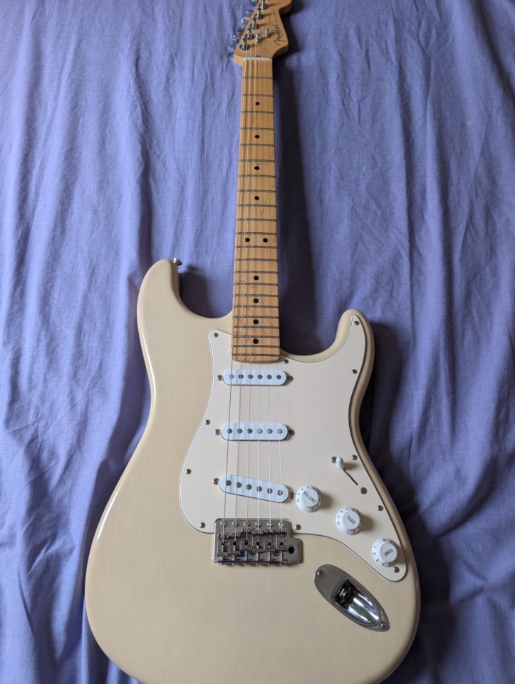 Fender Highway One Strat USA 2004- Bare Knuckle de segunda mano · Foto 1 de 9 · Bizkaia · 1300 €