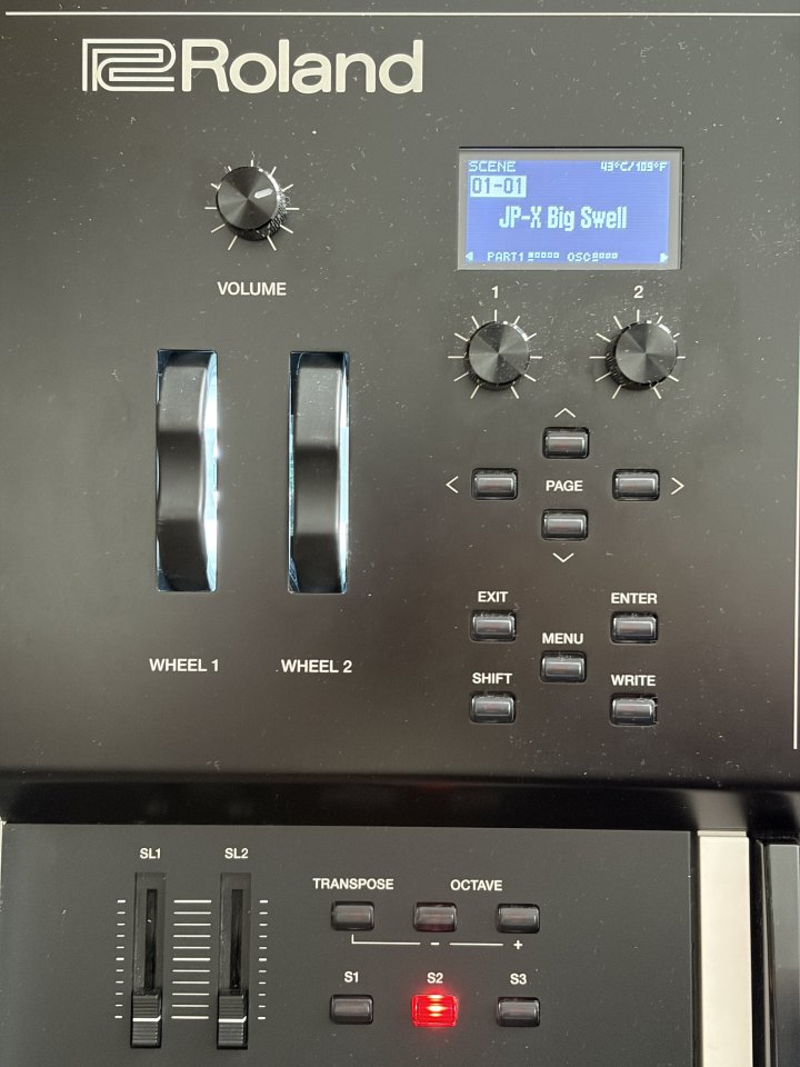 Roland Jupiter X + soporte Roland KS11Z de segunda mano · Foto 6 de 9 · Madrid · 1800 €