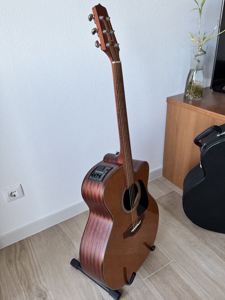 Takamine P1JC - Jumbo Cutaway