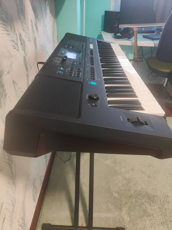 Teclado Yamaha PSR-E473 de 61 teclas de segunda mano · Foto 5 de 6 · A Coruña · 225 €