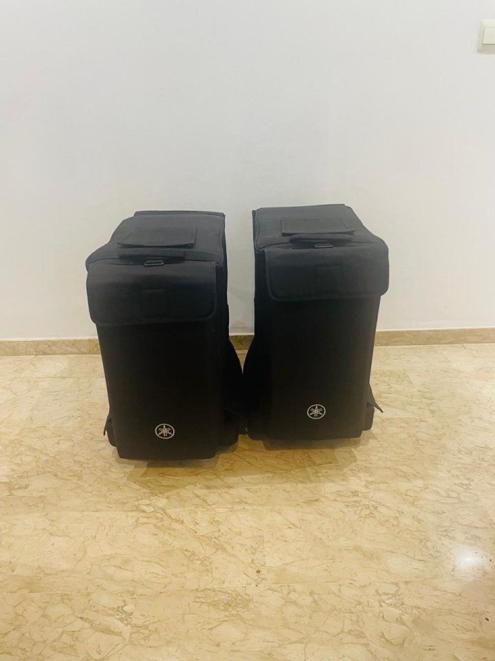 Vendo dos equipos de sonido Yamaha stagepas 1K casi nuevo con funda cables para conectar a mesa de sonido de segunda mano · Foto 4 de 8 · Valencia · 1500 €