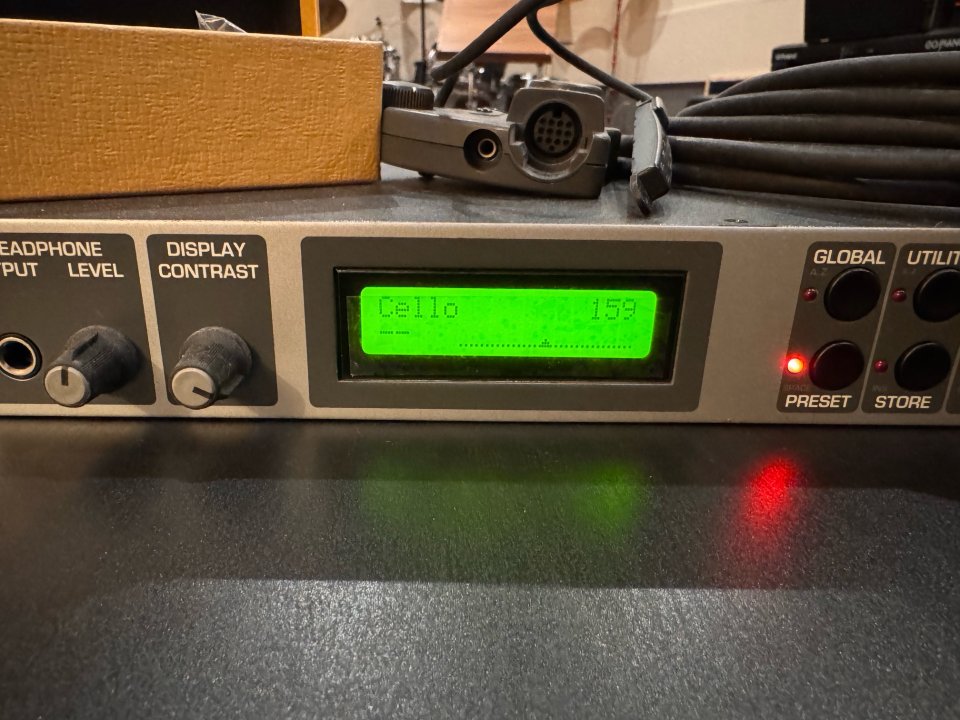 Guitarra MIDI, controlador y pastila Terratec de segunda mano · Foto 3 de 8 · A Coruña · 349 €