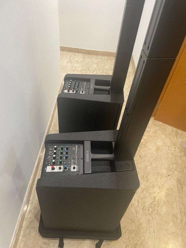 Vendo dos equipos de sonido Yamaha stagepas 1K casi nuevo con funda cables para conectar a mesa de sonido de segunda mano · Foto 6 de 8 · Valencia · 1500 €