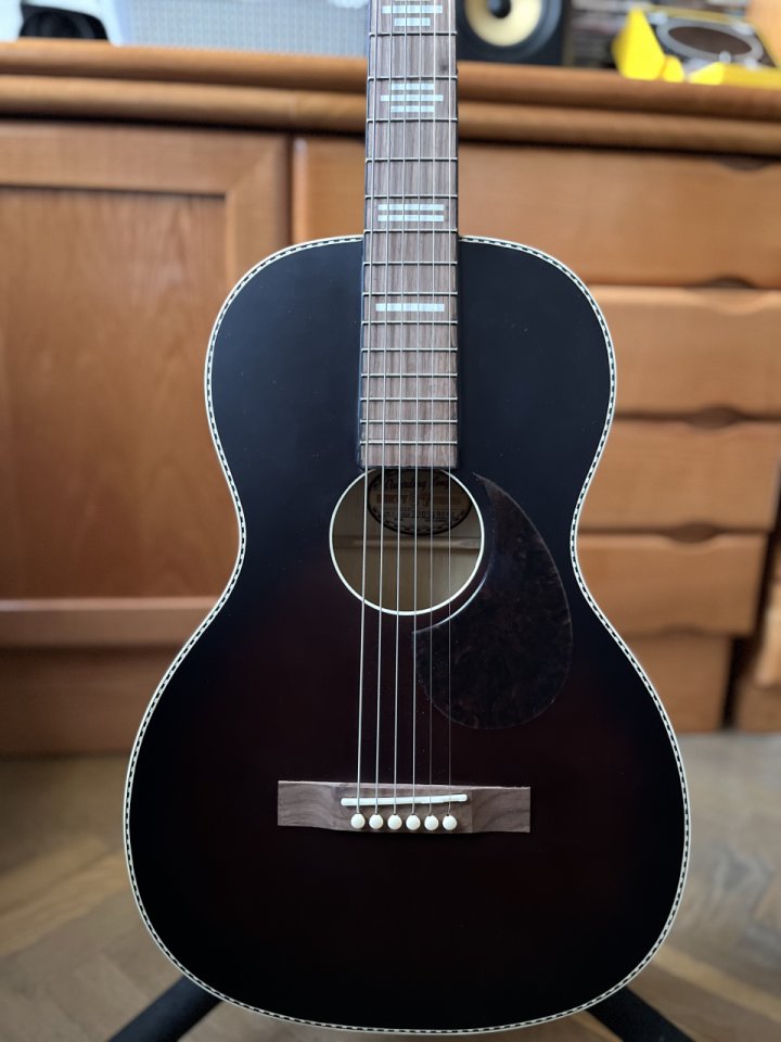 Recording King RP7 black parlor