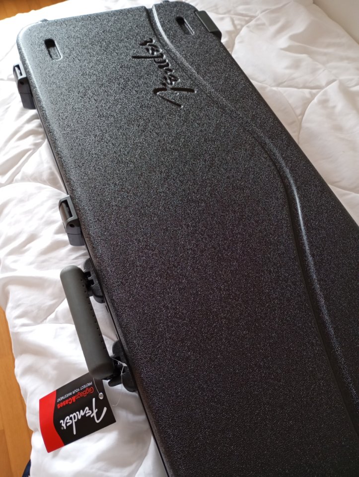 Fender Am Ultra II Strat HSS EB UBST (a estrenar)