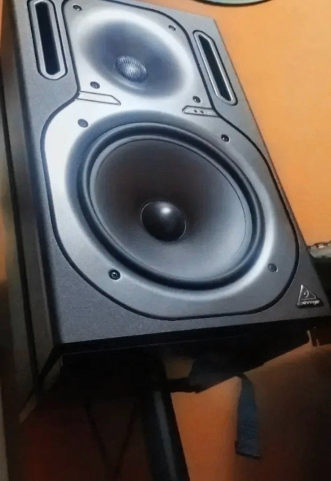 Behringer b2031a + Sub K10S de segunda mano · Foto 1 de 3 · Pontevedra · 500 €