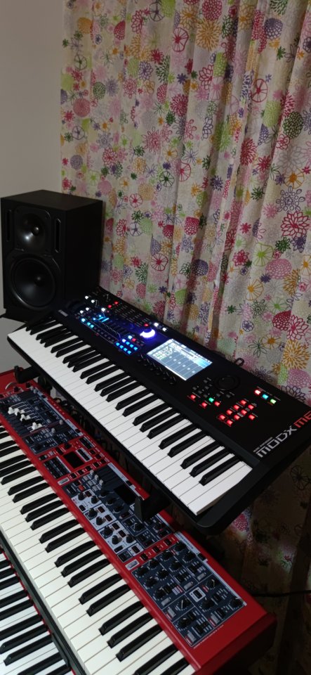 Yamaha MODX M6 + Estuche + Funda antipolvo + Librerías