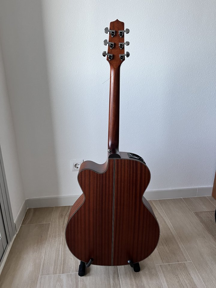 Takamine P1JC - Jumbo Cutaway