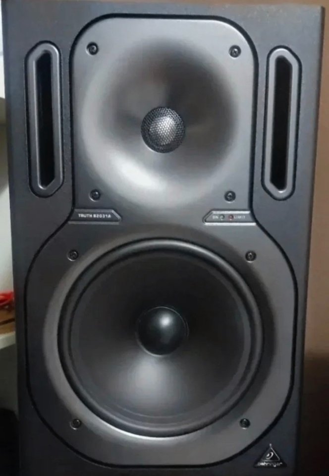 Behringer b2031a + Sub K10S de segunda mano · Foto 2 de 3 · Pontevedra · 500 €