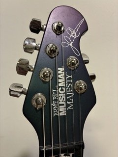 Guitarra Majesty John Petrucci Music Man