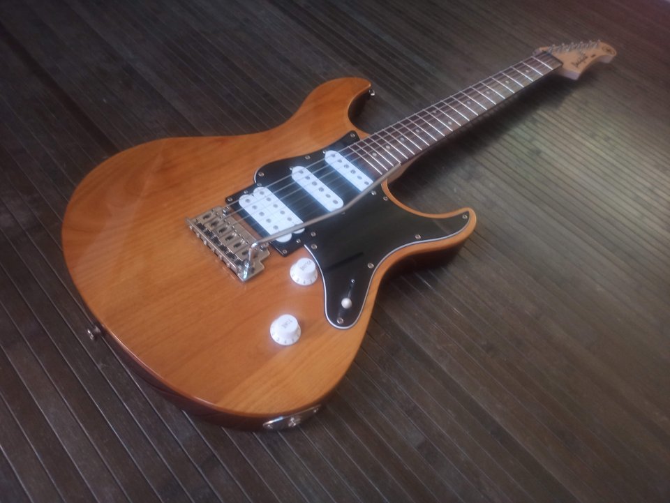 Yamaha Pacífica 412v - Made in Korea 2000 de segunda mano · Foto 2 de 10 · Sevilla · 285 €