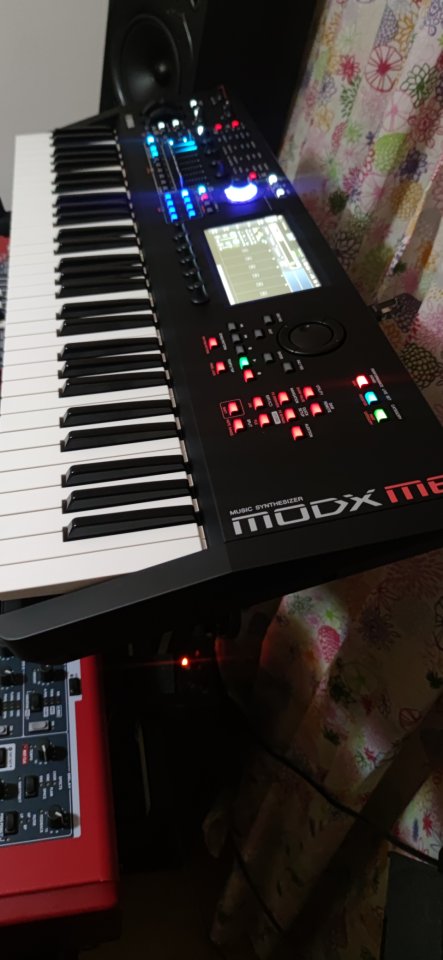 Yamaha MODX M6 + Estuche + Funda antipolvo + Librerías