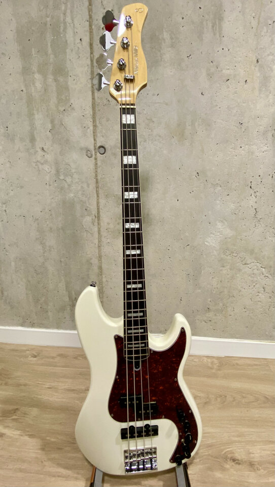 SIRE MARCUS MILLER 2nd generation.