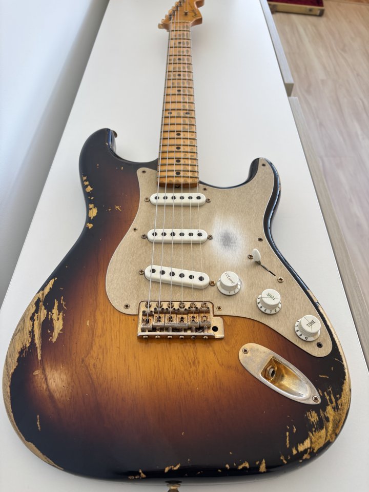 Fender Custom Shop 60th Ann. 1954 Stratocaster - 3.2kg - Cuerpo 1 pieza de segunda mano · Foto 4 de 4 · Valencia · 3300 €