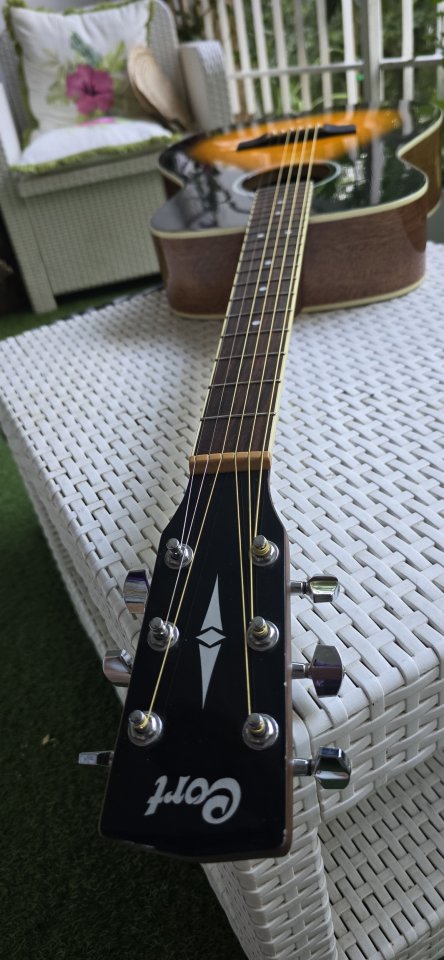 CORT ACÚSTICA de segunda mano · Foto 3 de 10 · Madrid · 99 €