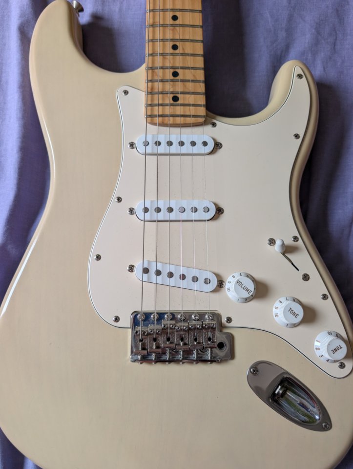 Fender Highway One Strat USA 2004- Bare Knuckle de segunda mano · Foto 2 de 9 · Bizkaia · 1300 €