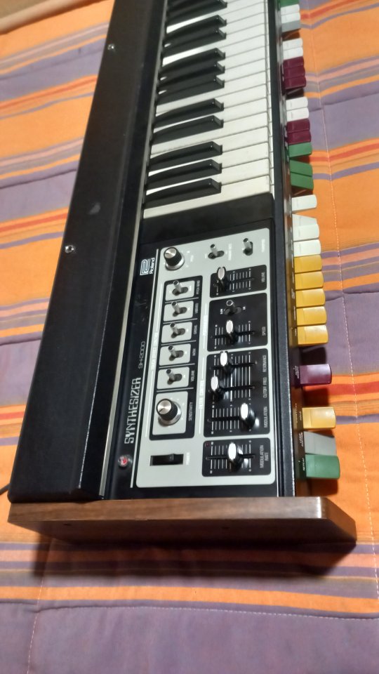 Roland SH 2000