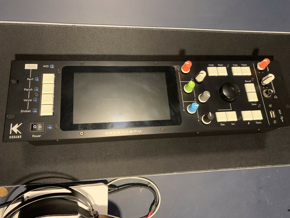 Essence FM MKI y Waldorf Iridium