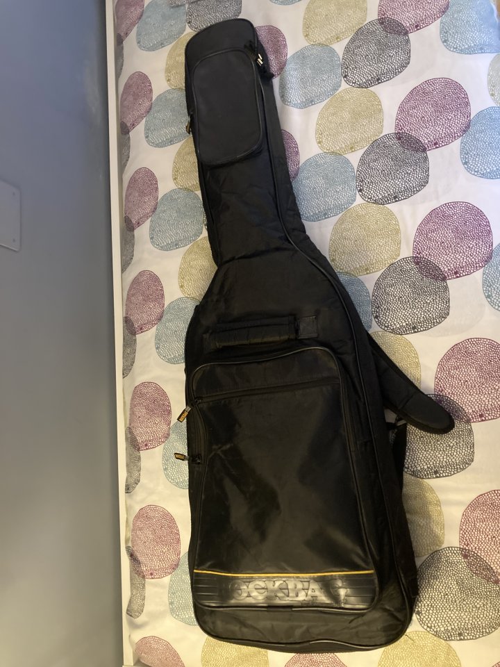 Bajo eléctrico Cort B4 fabricado en Corea