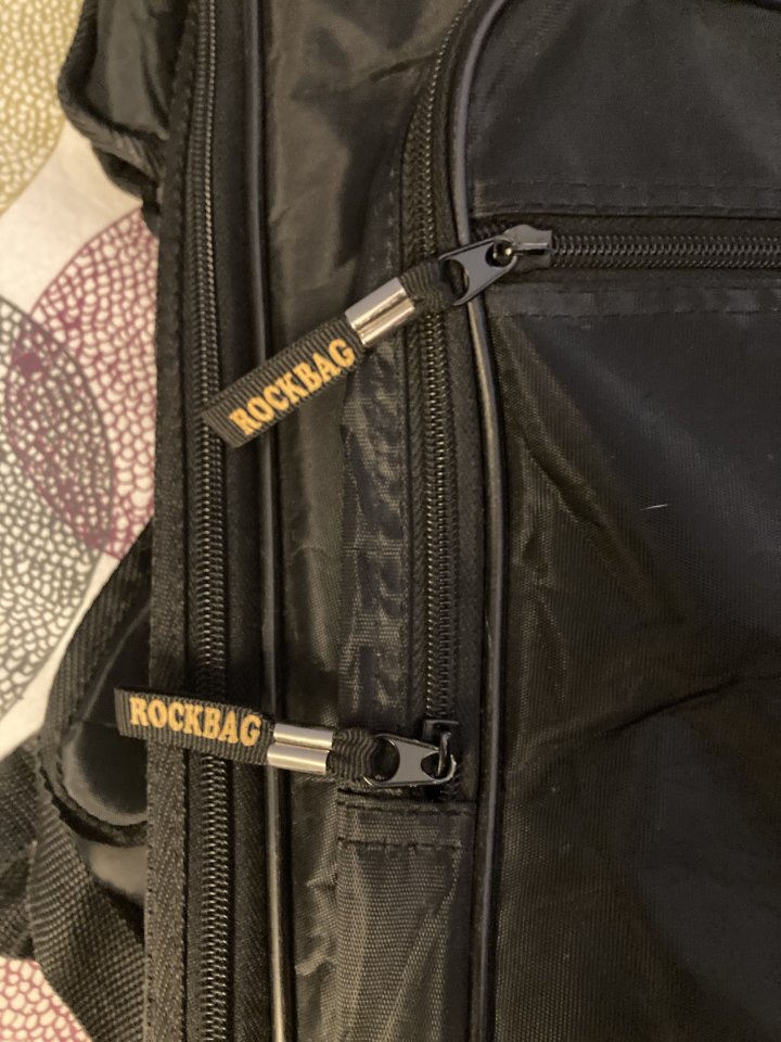 Bajo eléctrico Cort B4 fabricado en Corea