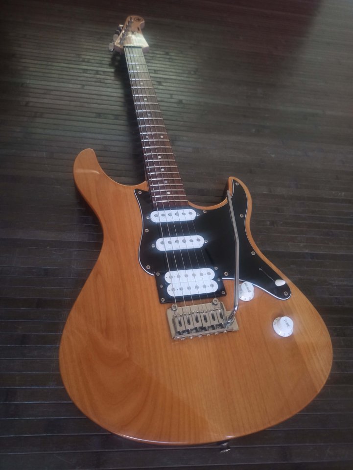 Yamaha Pacífica 412v - Made in Korea 2000 de segunda mano · Foto 10 de 10 · Sevilla · 285 €