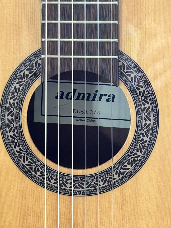 Guitarra Admira ELSA 3/4 con funda y set de cuerdas