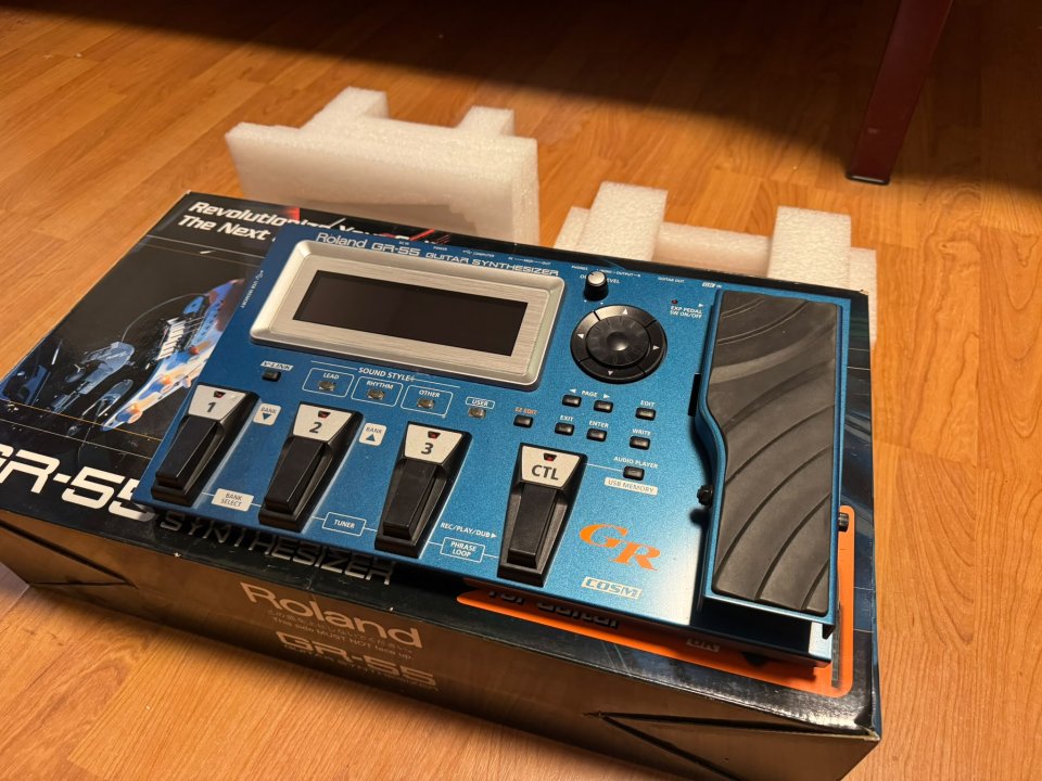 Roland GR-55 Sintetizador de Guitarra de segunda mano · Foto 1 de 7 · Granada · 399 €