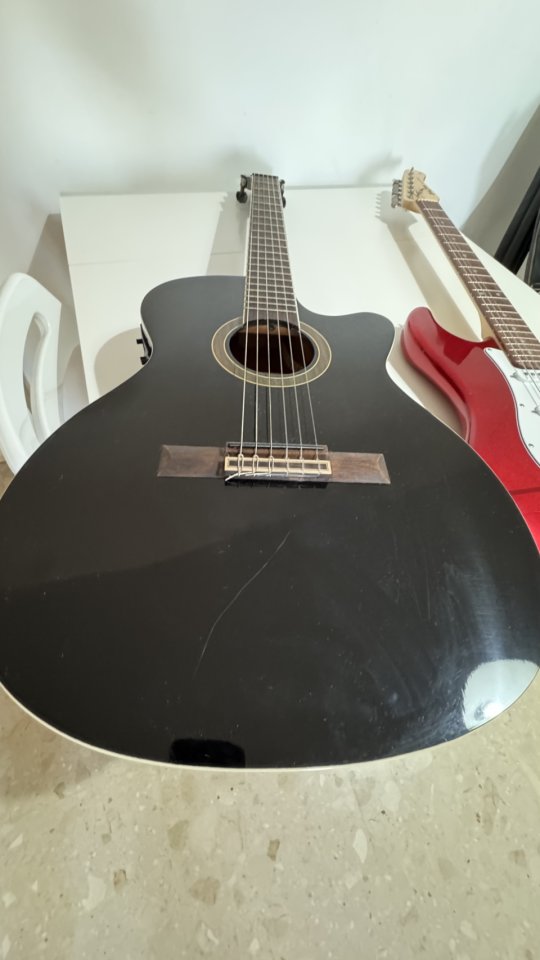 Harley Benton: Guitarra Eléctrica + Nylon Electrificada + Fundas