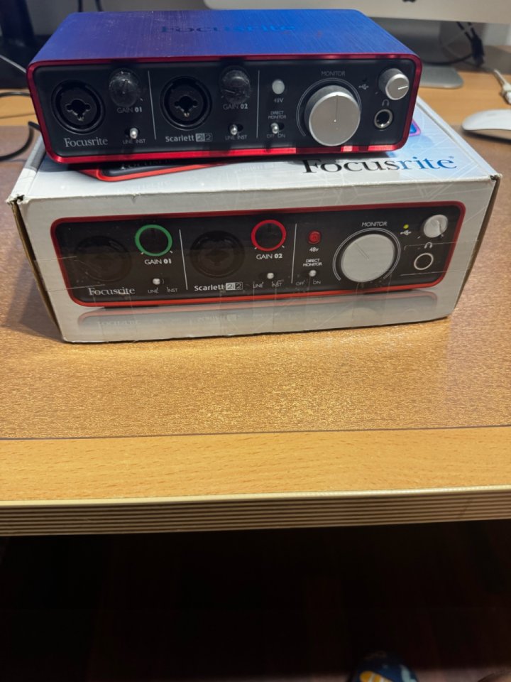 Focusrite scarlett 212 de segunda mano · Foto 1 de 4 · Ourense · 80 €