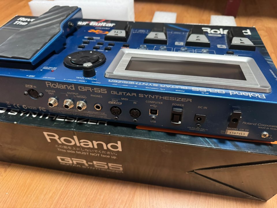 Roland GR-55 Sintetizador de Guitarra de segunda mano · Foto 2 de 7 · Granada · 399 €