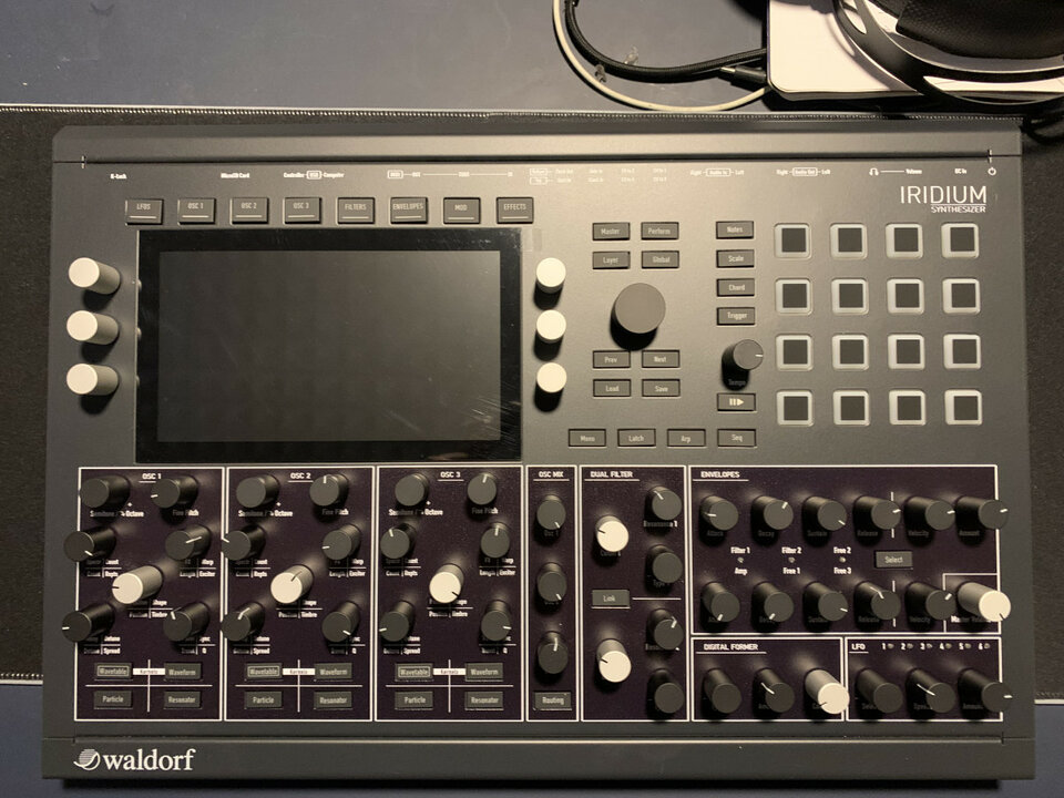 Essence FM MKI y Waldorf Iridium