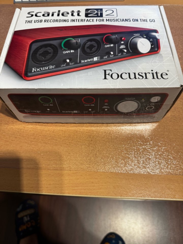 Focusrite scarlett 212 de segunda mano · Foto 2 de 4 · Ourense · 80 €
