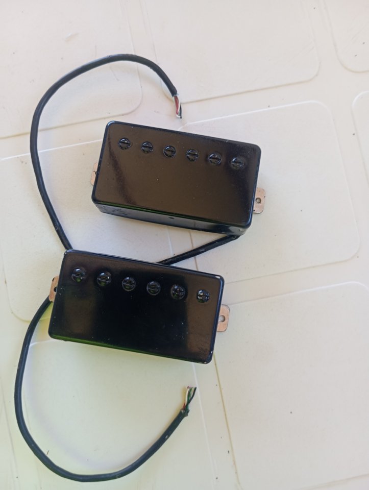 Set de Pastillas Humbucker Cort Voiced Tone VTH-77 de segunda mano · Foto 1 de 2 · Cádiz · 50 €