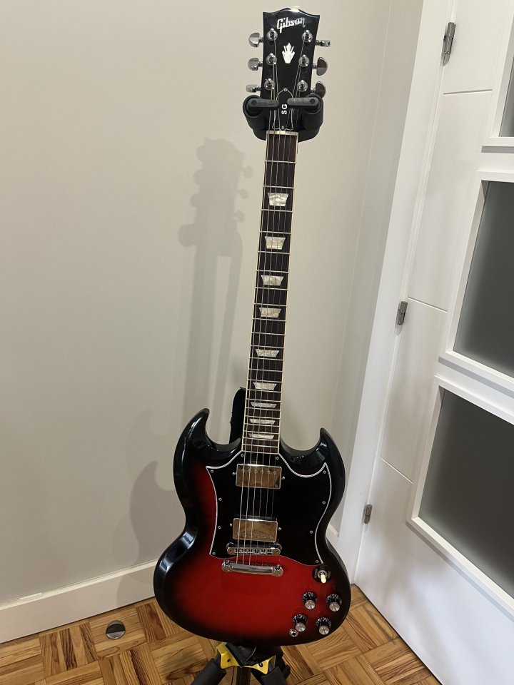 Gibson SG Standard Cardinal Red Burst de segunda mano · Foto 1 de 10 · Madrid · 1200 €