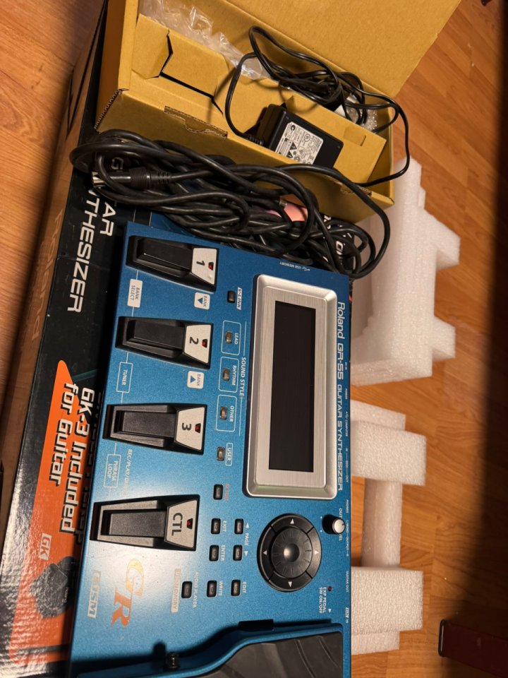 Roland GR-55 Sintetizador de Guitarra de segunda mano · Foto 3 de 7 · Granada · 399 €