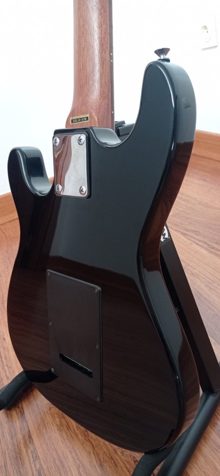 Guitarra eléctrica Samick antigua de segunda mano · Foto 7 de 8 · Cuenca · 120 €