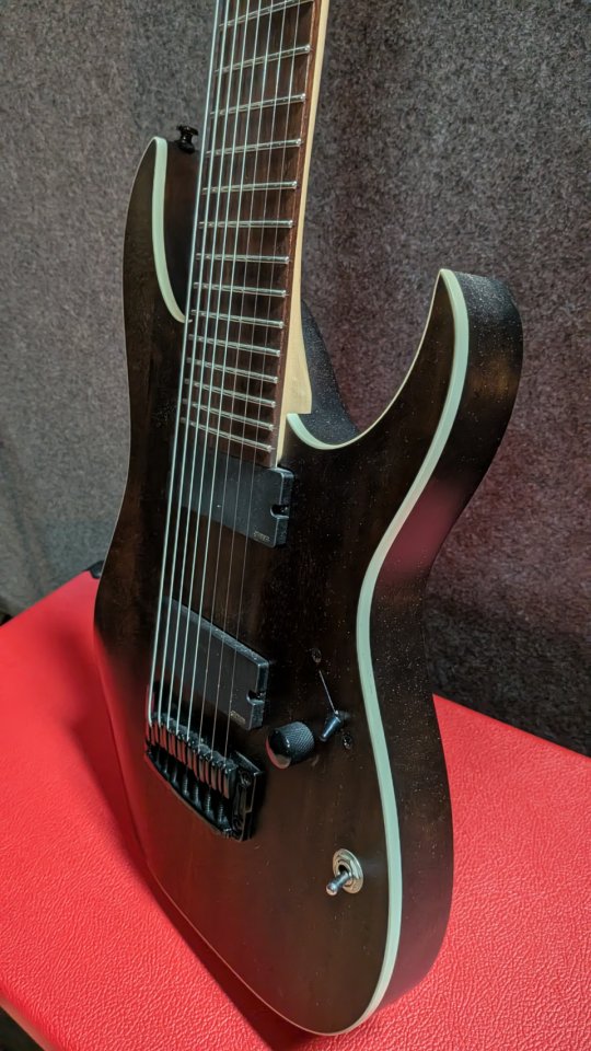 Ibanez RGIR28BFE Iron Label 8 cuerdas – EMG 808 – 27 pulgadas de segunda mano · Foto 3 de 5 · Ciudad Real · 575 €