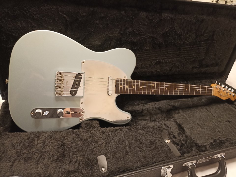 Fender telecaster chrissie hynde de segunda mano · Foto 3 de 8 · Valencia · 1000 €