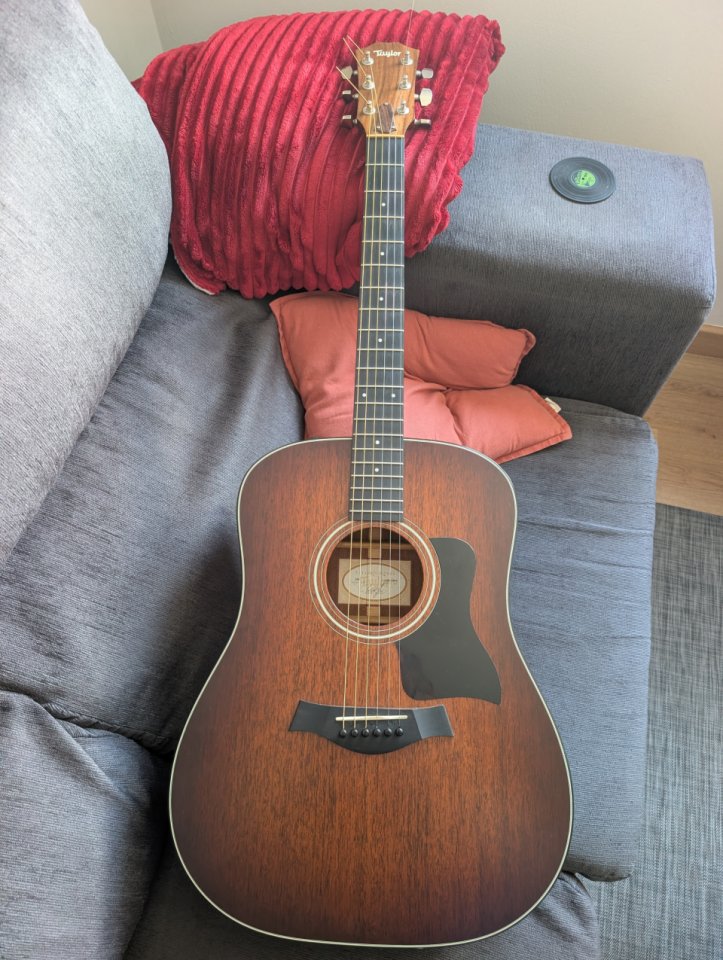 Guitarra acústica Taylor 320E de segunda mano · Foto 4 de 7 · A Coruña · 990 €