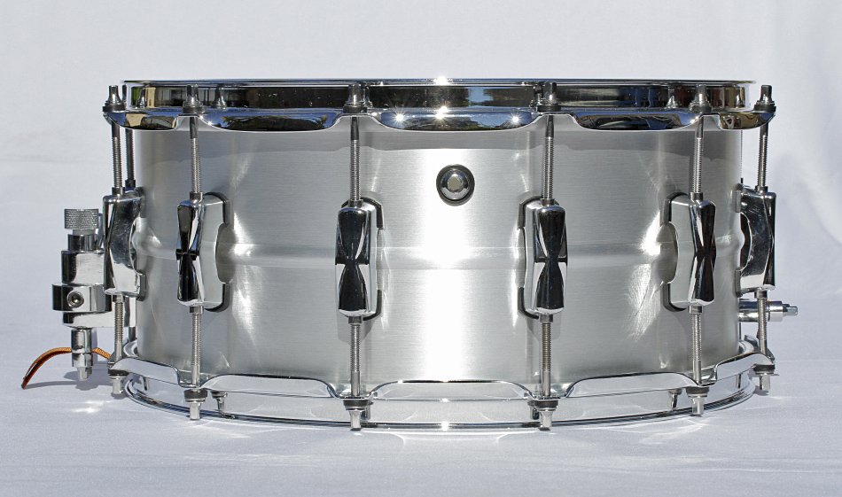 Caja con casco de aluminio sin soldaduras y 12 divisiones