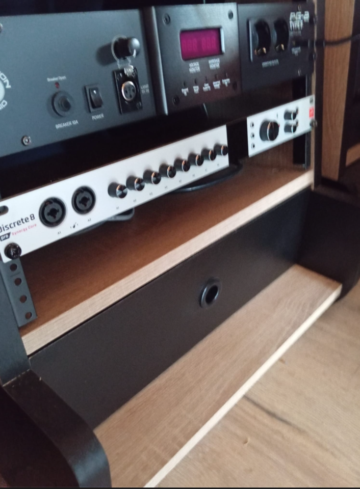 Antelope Discrete 8 Synergy Core de segunda mano · Foto 2 de 4 · Asturias · 740 €