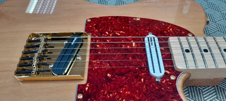 GUITARRA DE LUTHIER de segunda mano · Foto 3 de 6 · Madrid · 2200 €